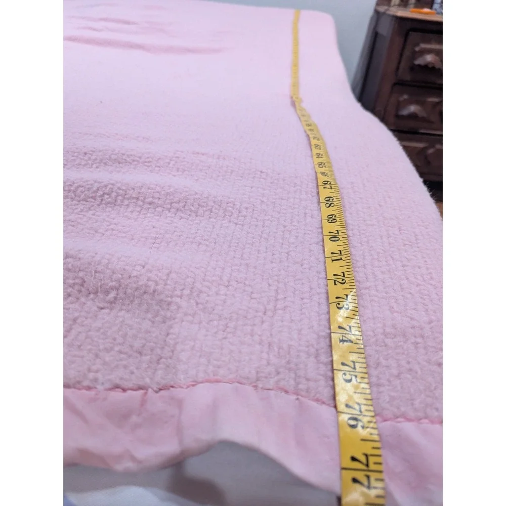 Vtg Acrylic Waffle Weave‎ Blanket King Size Pink Satin Trim All Around 92 X 77